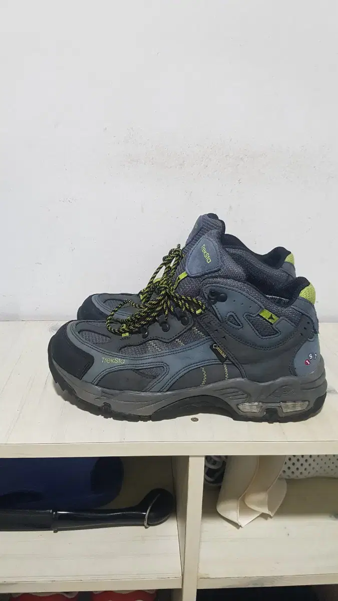 택포 270~275 A급 정품 트렉스타 GORE-TEX 트레킹 등산화!